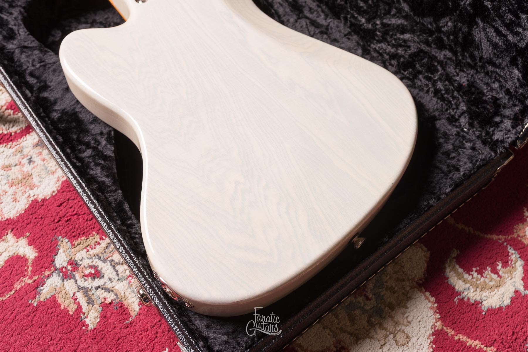 Tom Anderson Raven Classic - Translucent Dirty White (In-Distress) #08-17-20A Second Hand
