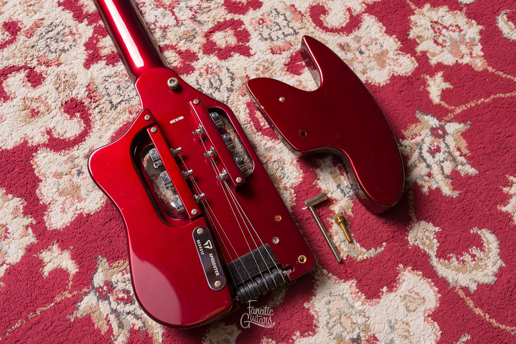 Traveler Guitar Speedster Standard - Gloss Red #S235517 Segunda Mano