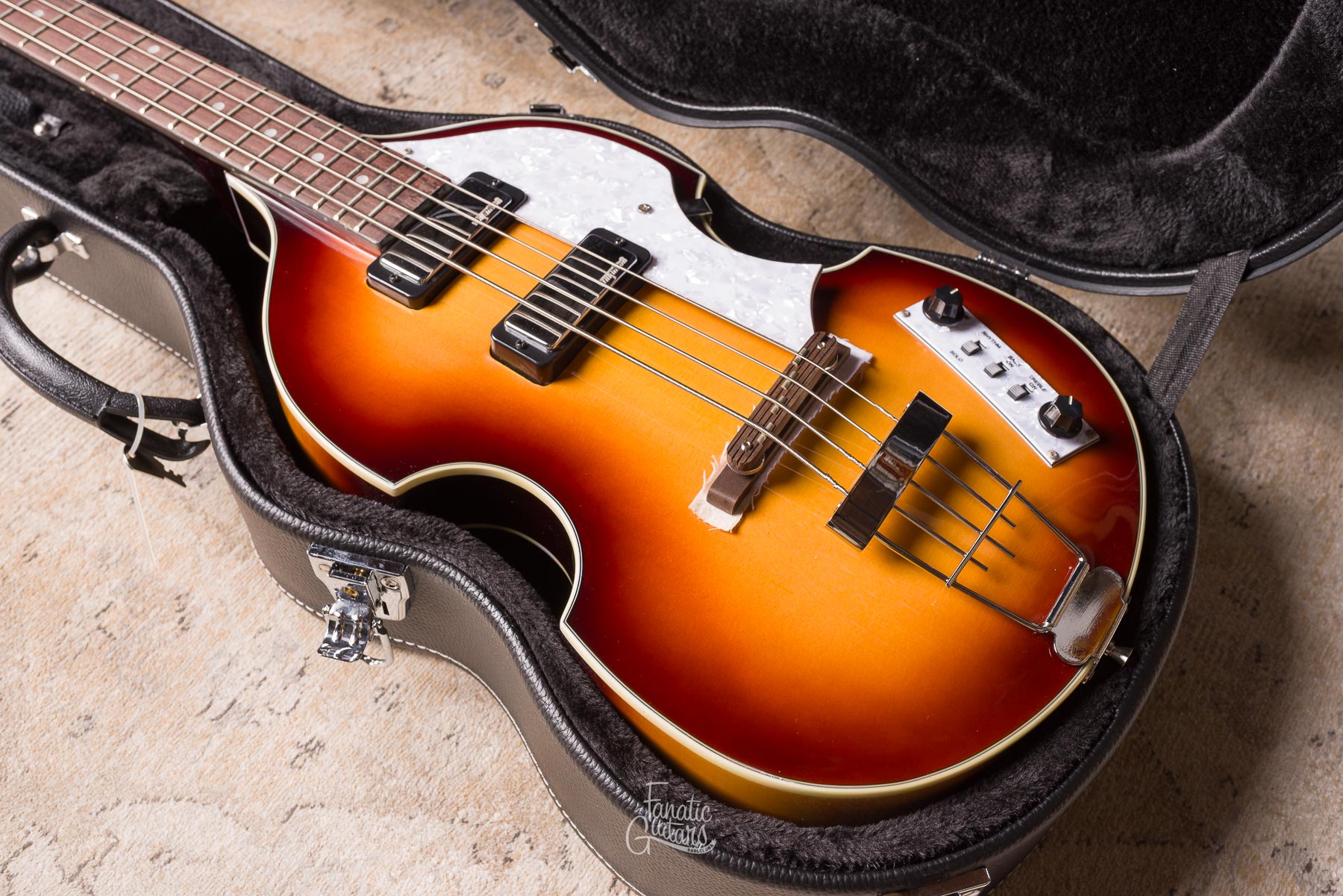 Vintage Reissued VVB4 Violin Bass - Antique Sunburst B-Stock