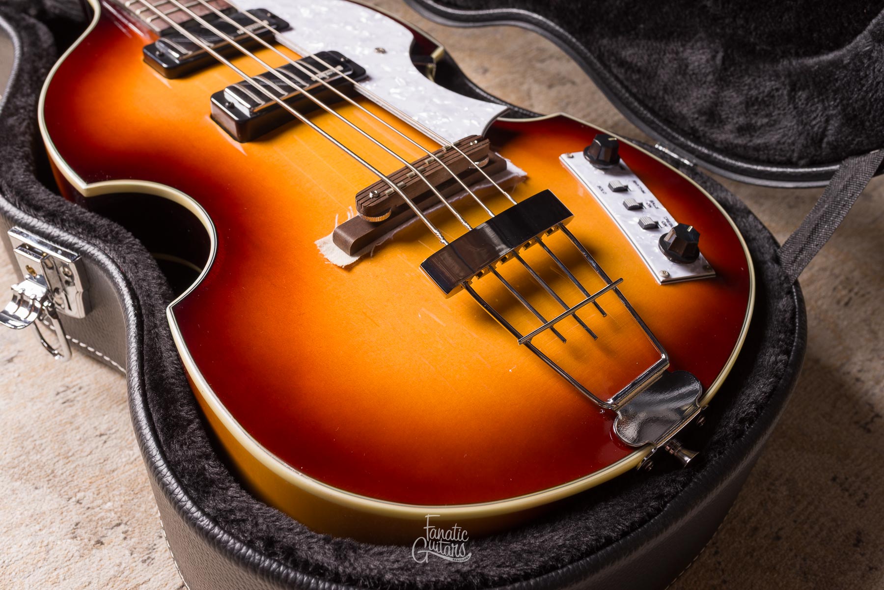 Vintage Reissued VVB4 Violin Bass - Antique Sunburst B-Stock