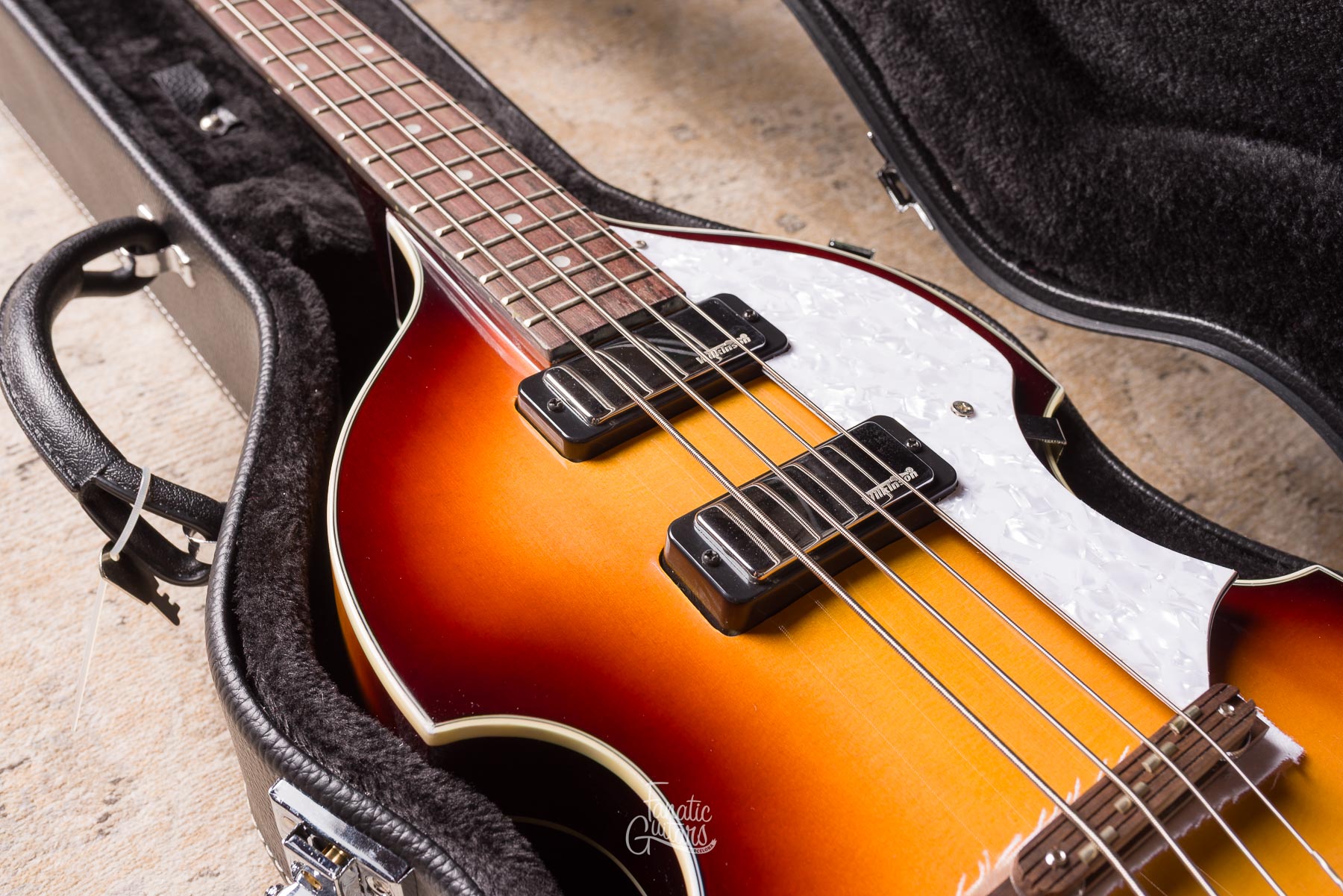 Vintage Reissued VVB4 Violin Bass - Antique Sunburst B-Stock
