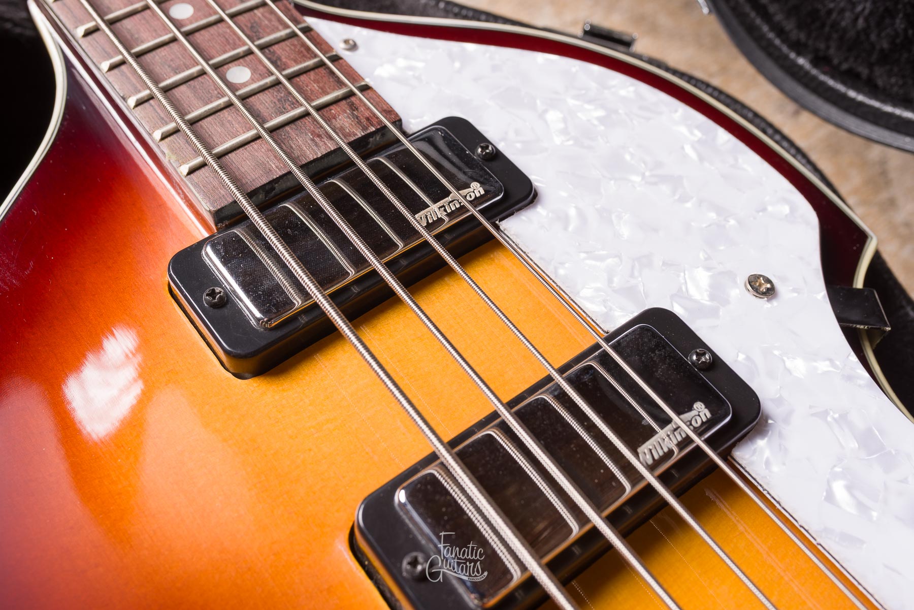 Vintage Reissued VVB4 Violin Bass - Antique Sunburst B-Stock