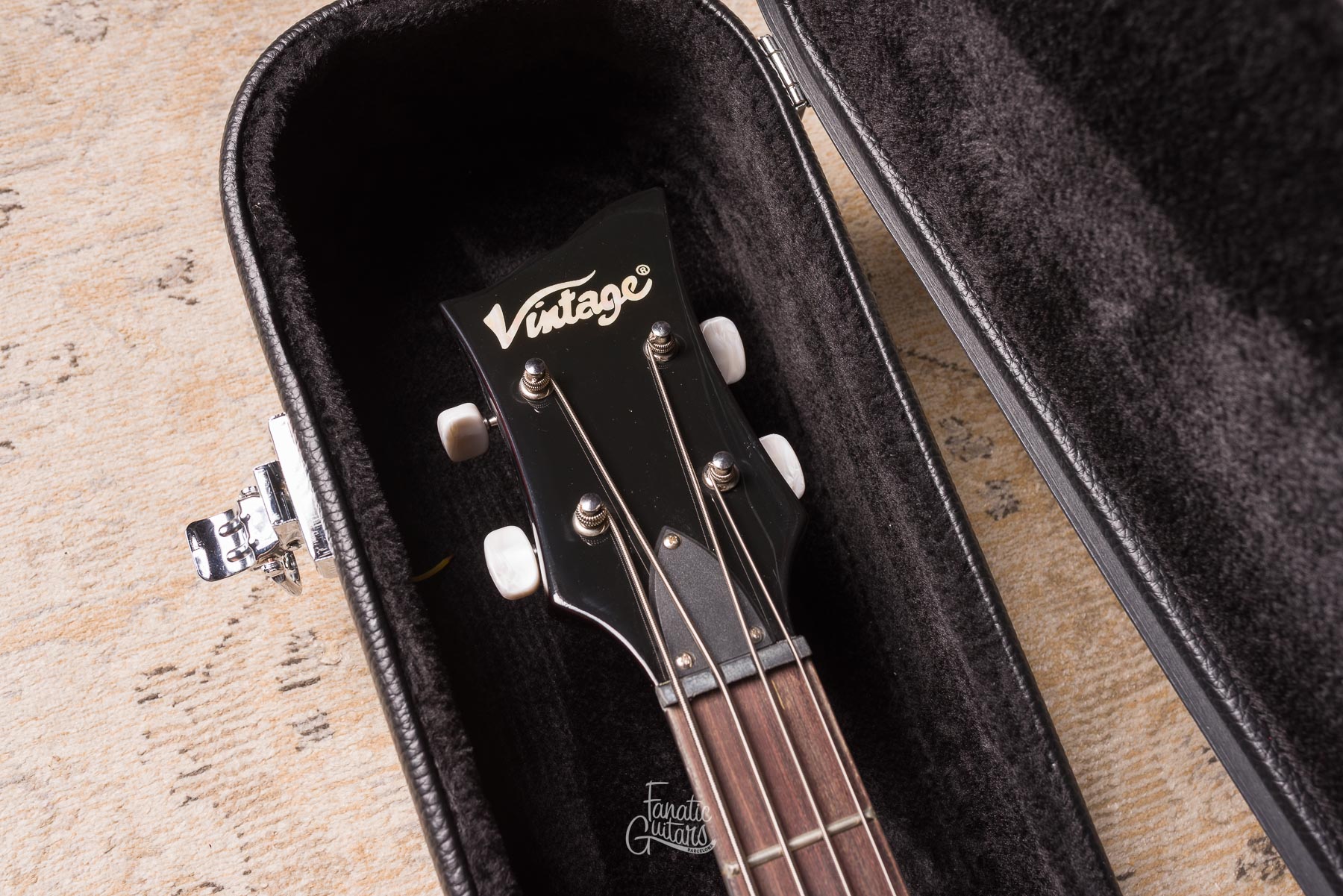 Vintage Reissued VVB4 Violin Bass - Antique Sunburst B-Stock