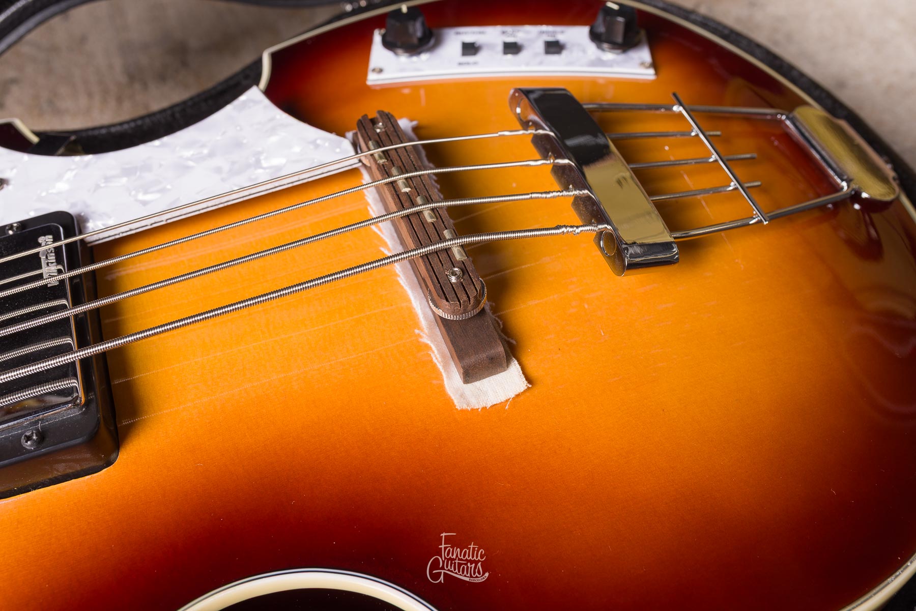 Vintage Reissued VVB4 Violin Bass - Antique Sunburst B-Stock