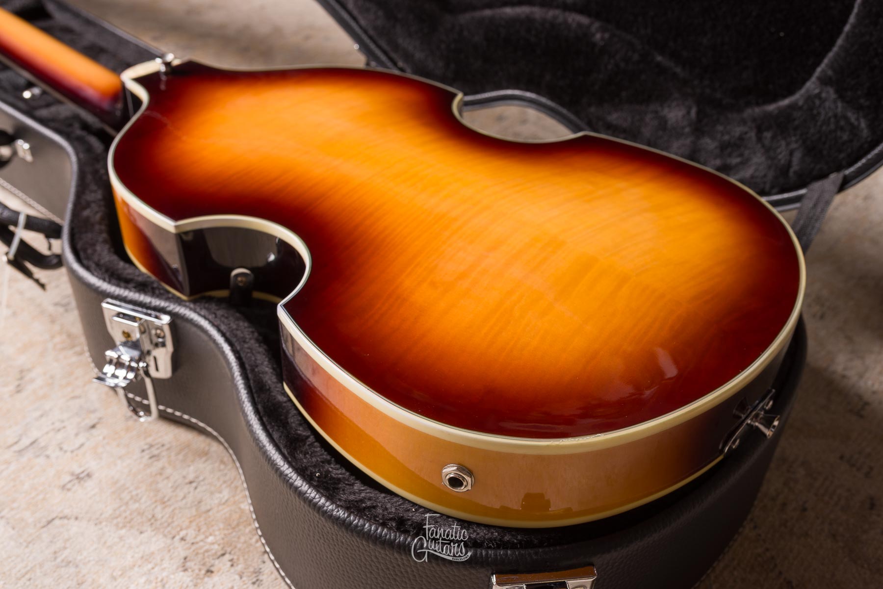 Vintage Reissued VVB4 Violin Bass - Antique Sunburst B-Stock