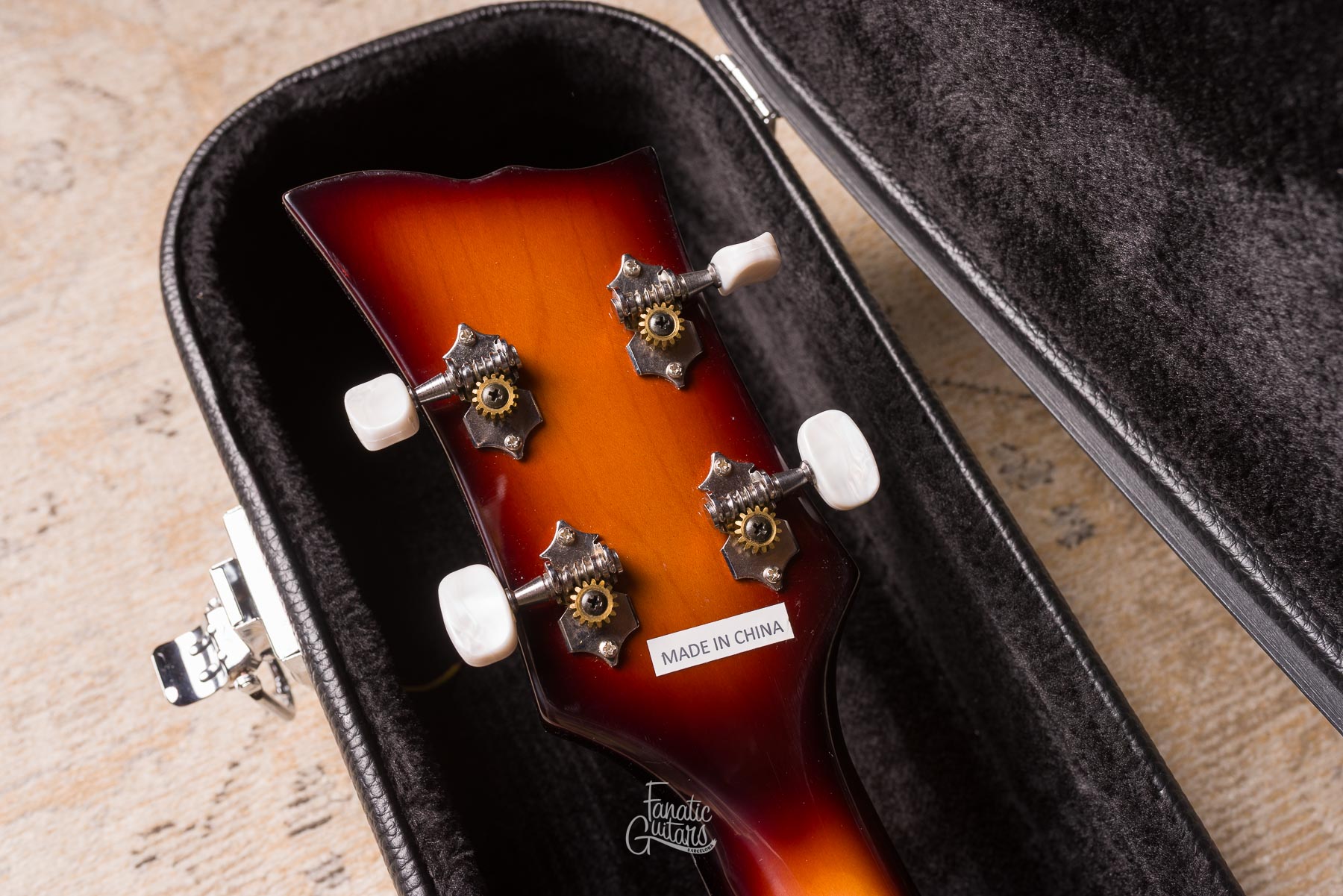 Vintage Reissued VVB4 Violin Bass - Antique Sunburst B-Stock