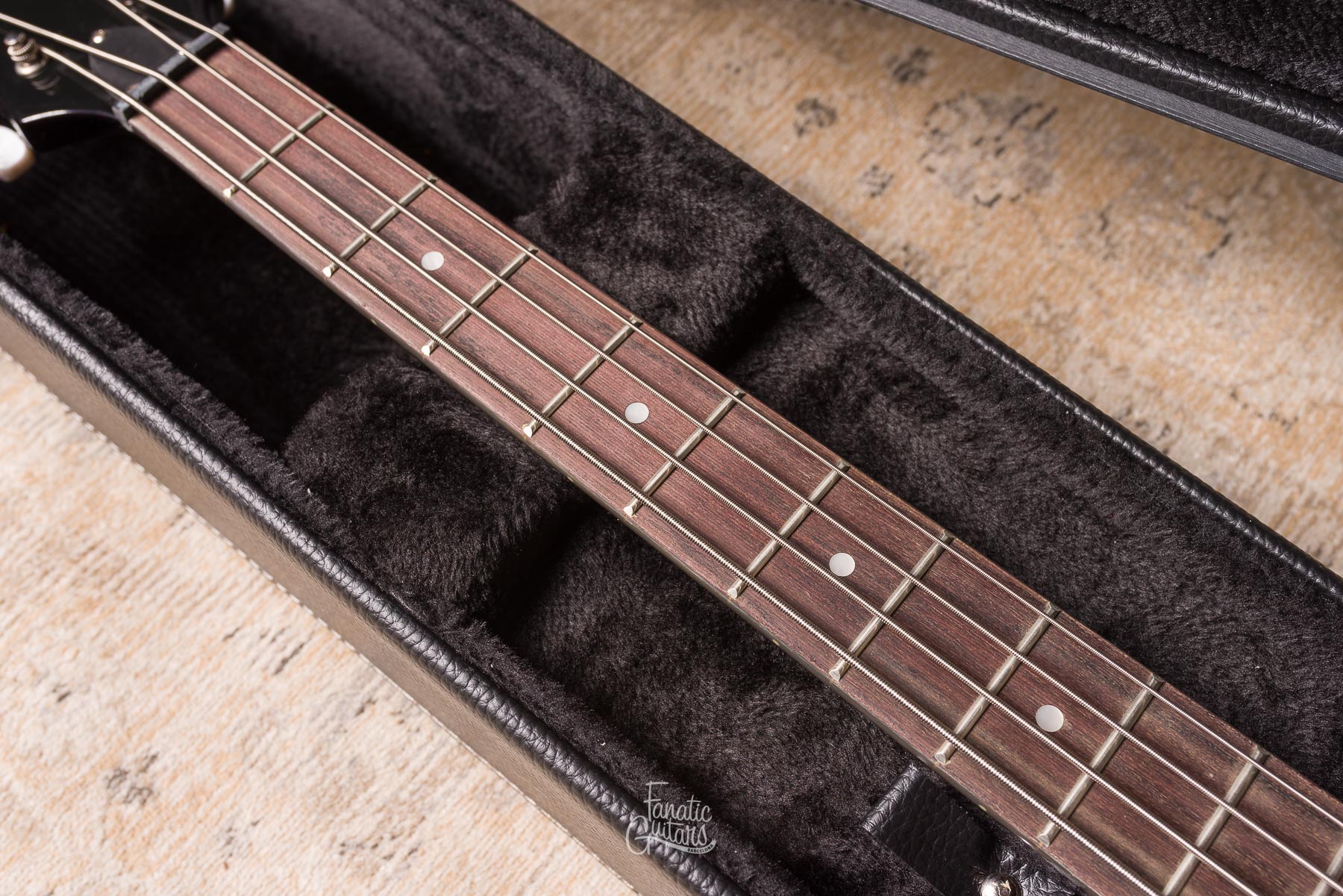 Vintage Reissued VVB4 Violin Bass - Antique Sunburst B-Stock