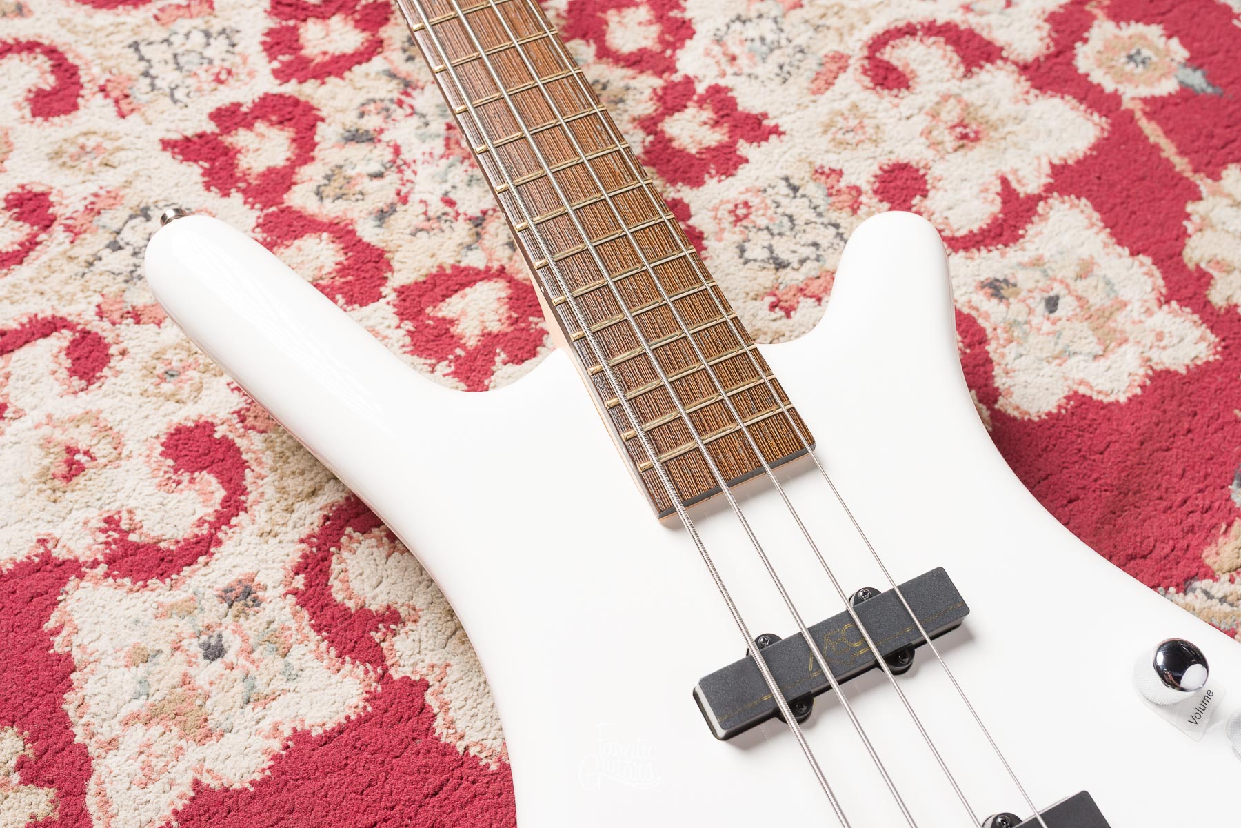 Warwick RockBass Corvette Basic, 4 - Solid White High Polish #001106-24 Segunda Mano
