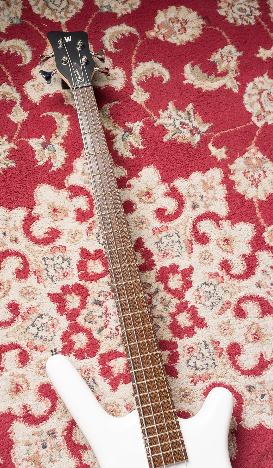 Warwick RockBass Corvette Basic, 4 - Solid White High Polish #001106-24 Segunda Mano