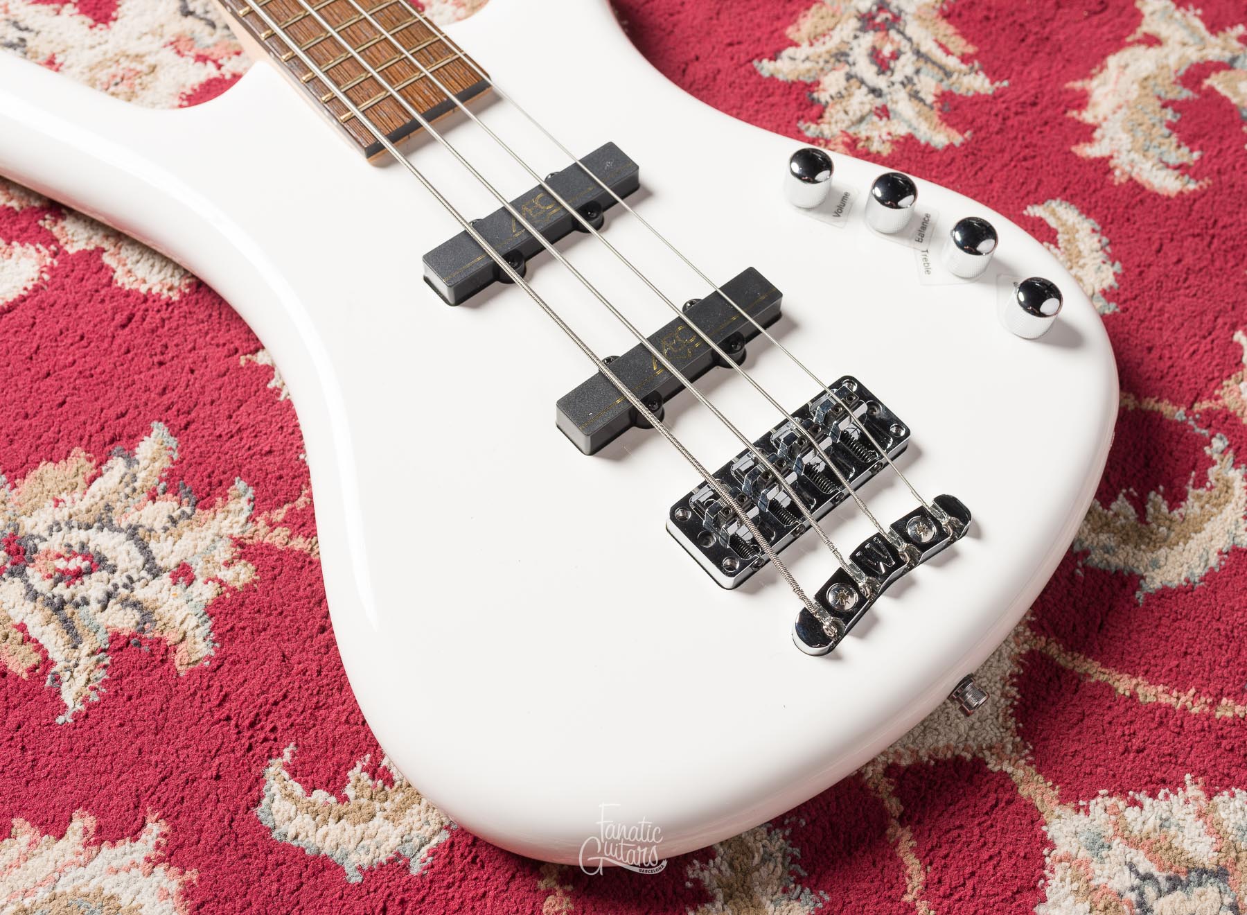 Warwick RockBass Corvette Basic, 4 - Solid White High Polish #001106-24 Segunda Mano