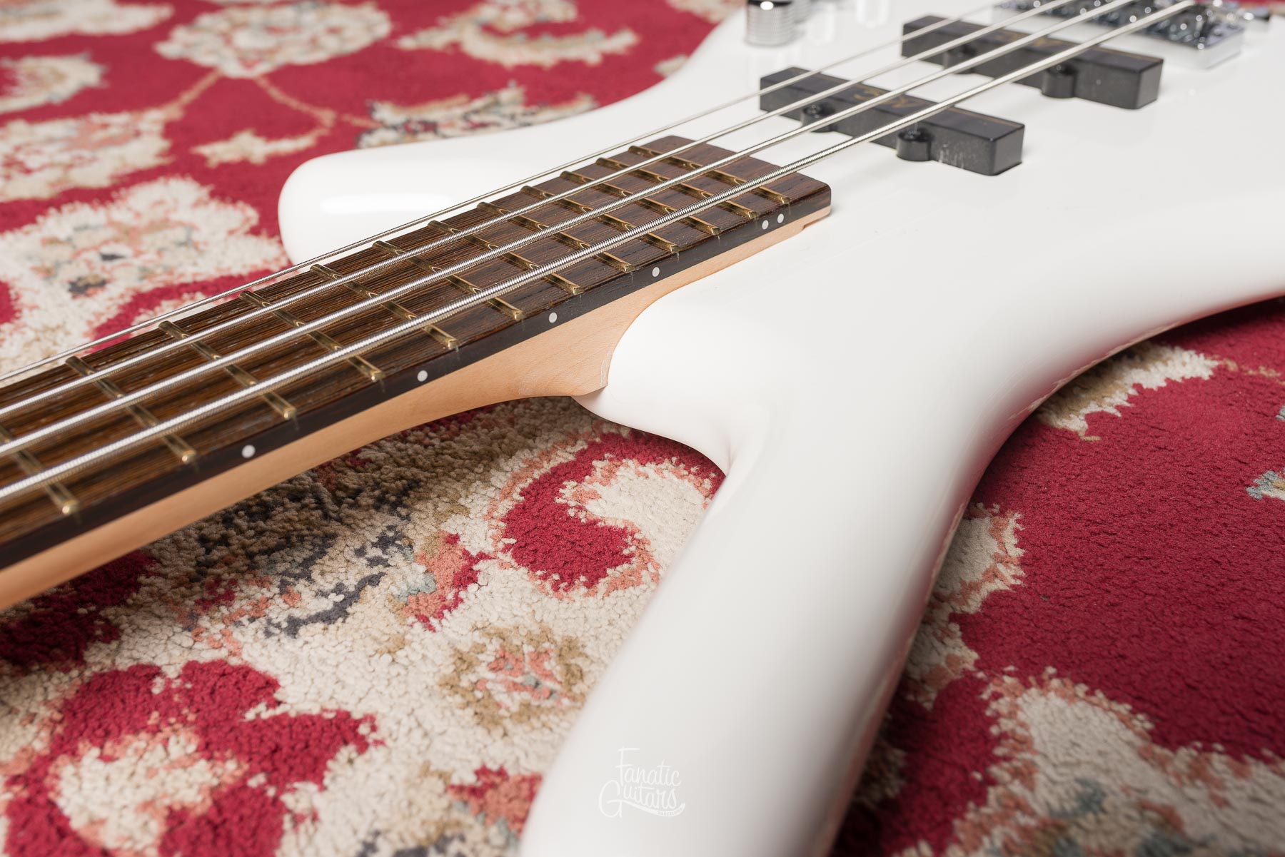 Warwick RockBass Corvette Basic, 4 - Solid White High Polish #001106-24 Segunda Mano