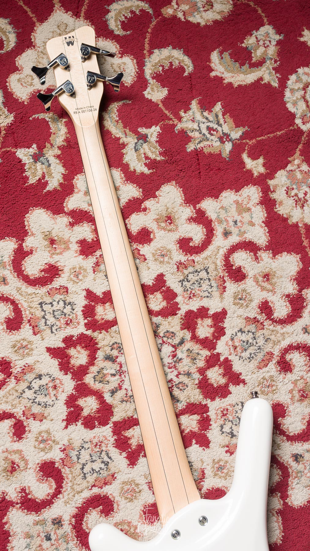 Warwick RockBass Corvette Basic, 4 - Solid White High Polish #001106-24 Segunda Mano