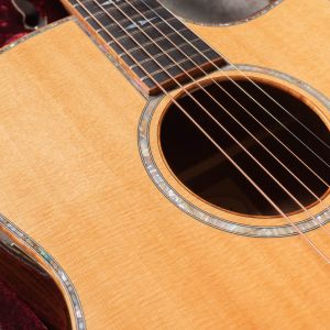 Taylor Custom GO Cutaway Electro Acústica